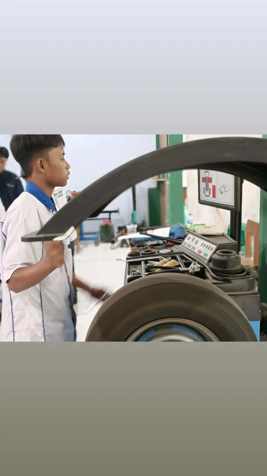 Praktik Bengkel Teknik Kendaraan Ringan