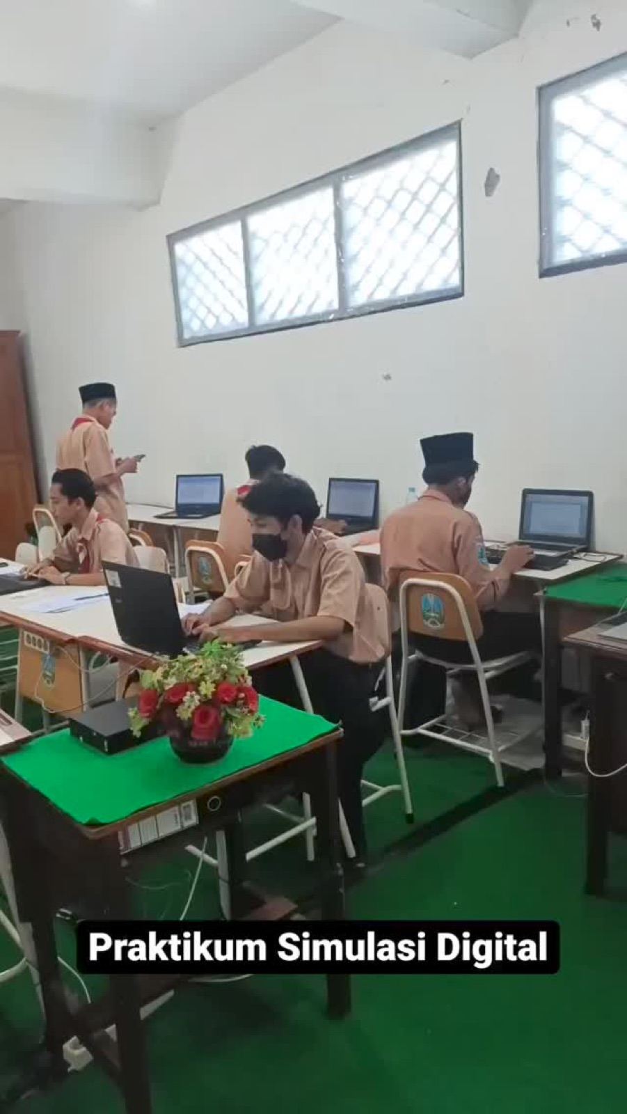 Praktikum simulasi digital siswa TKJ